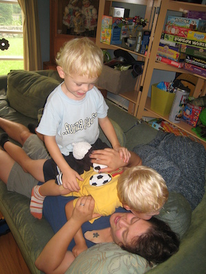 Tim and Cole helping Xine rest (09-23-2009 16:01)