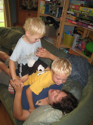 Tim and Cole helping Xine rest (09-23-2009 16:01)