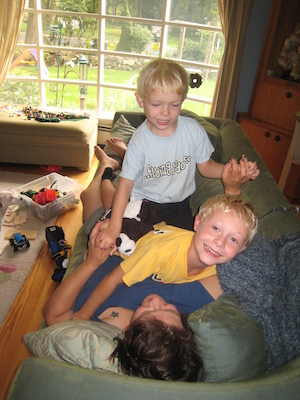 Tim and Cole helping Xine rest (09-23-2009 16:02)