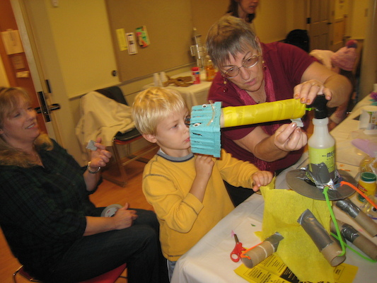 Tim building with Doris Smith (10-16-2009 15:50)