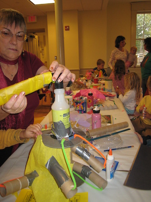 Tim building with Doris Smith (10-16-2009 15:50)