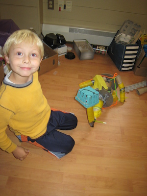 Tim and his giraffe (10-16-2009 16:05)