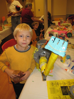 Tim and his giraffe (10-16-2009 16:09)