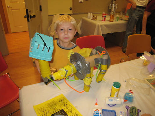 Tim and his giraffe (10-16-2009 16:09)