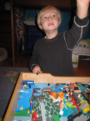 Tim and Cole's turtle and panda care station (10-27-2009 07:28)