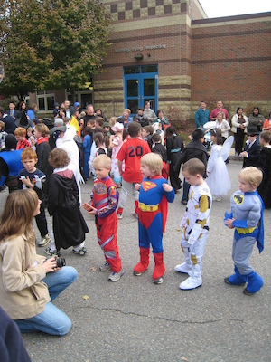 Luke and Owen (10-30-2009 12:58)