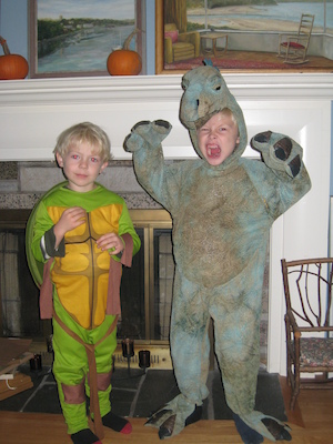 Cole and Tim in Halloween costume (11-02-2009 18:01)