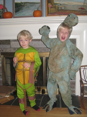 Cole and Tim in Halloween costume (11-02-2009 18:01)