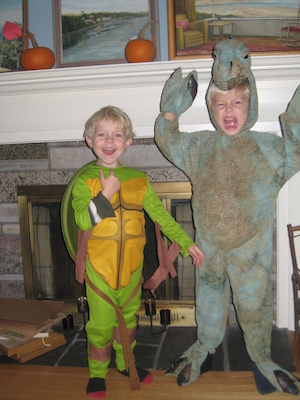 Cole and Tim in Halloween costume (11-02-2009 18:01)