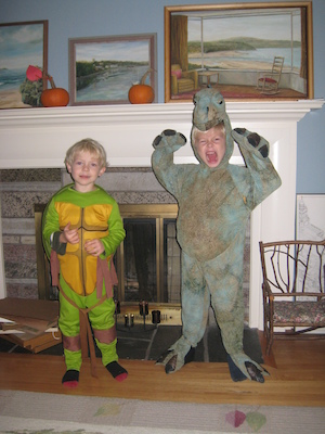 Cole and Tim in Halloween costume (11-02-2009 18:01)