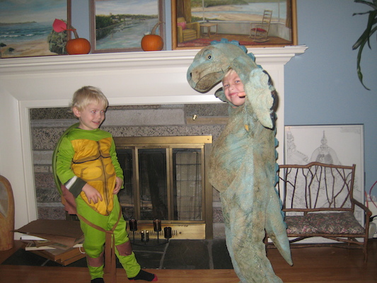 Cole and Tim in Halloween costume (11-02-2009 18:02)