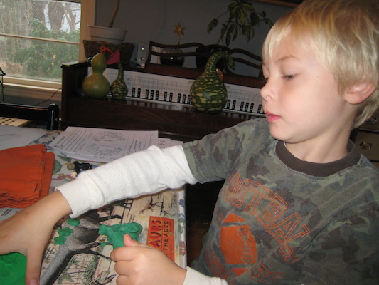 Tim and his playdough (11-18-2009 07:58)
