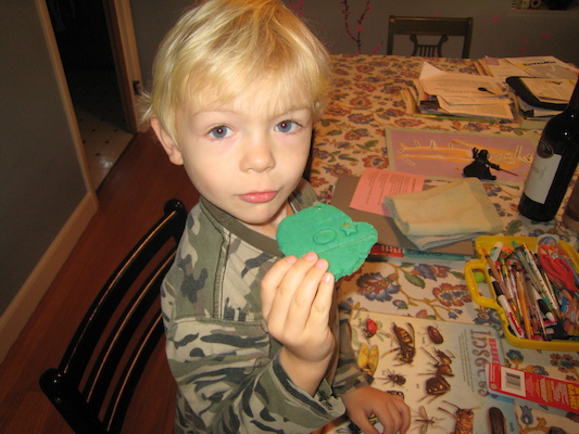 Cole's playdough creation (11-18-2009 07:58)