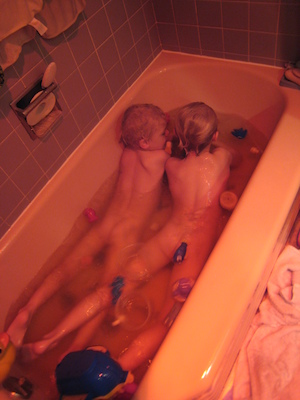 Tim and Cole in the tub (11-24-2009 18:54)