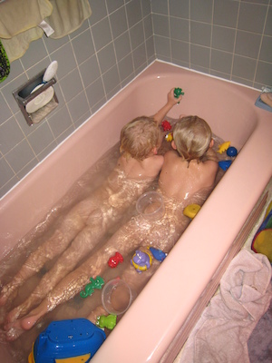 Tim and Cole in the tub (11-24-2009 18:54)
