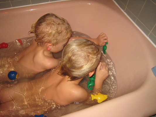 Tim and Cole in the tub (11-24-2009 18:54)