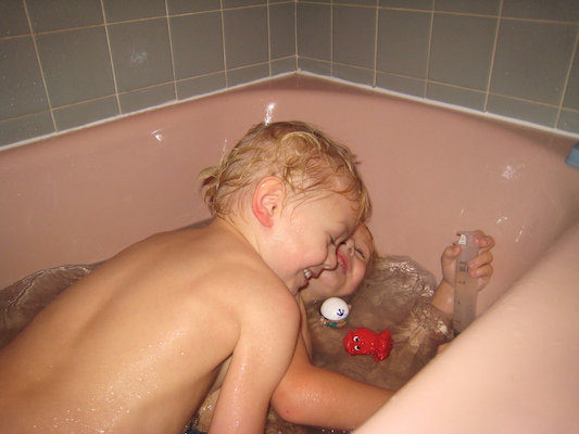 Tim and Cole in the tub (11-24-2009 18:54)