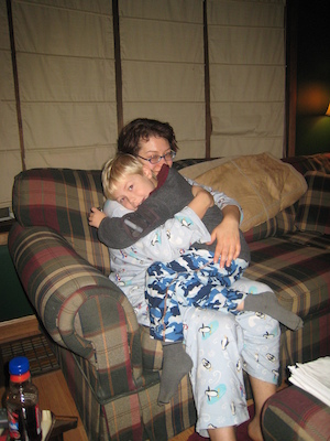 Tim and Xine cuddling (12-25-2009 07:41)