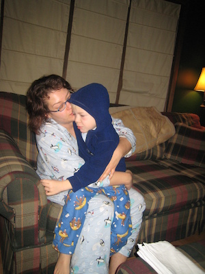 Cole and Xine cuddling (12-25-2009 07:41)