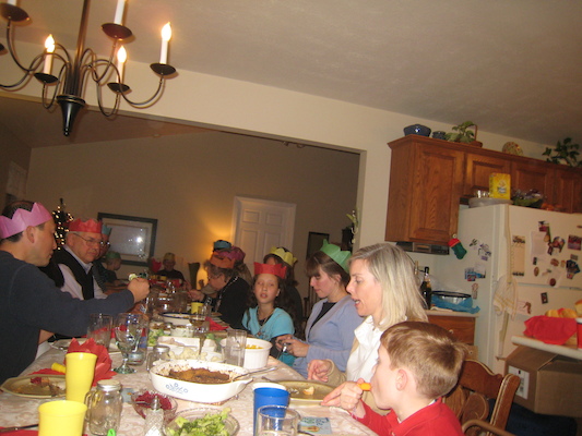 Unku, Ron, Matt, Cole, Bonnie, Mary Anne, Laura, Kathy, Amy, Tate (12-25-2009 17:53)