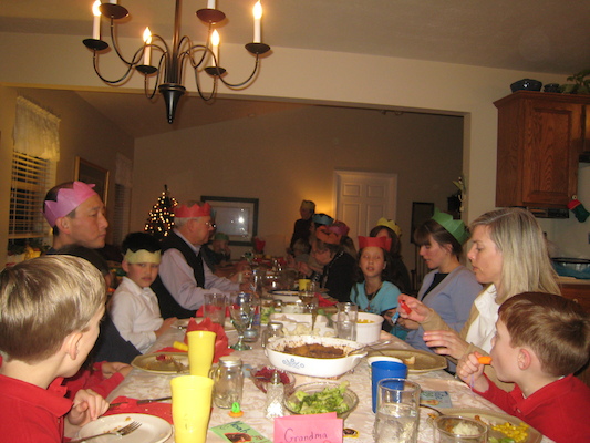 Noah, Unku, Eric, Ron, Cole, Bonnie, Mary Anne, Laura, Kathy, Amy, Tate (12-25-2009 17:53)
