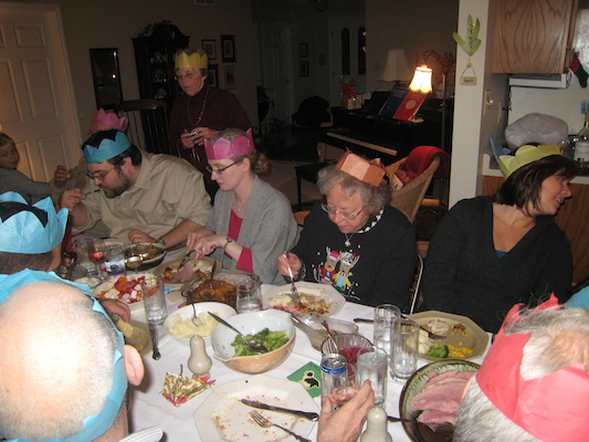 Bill, Matt, Tim, Poppy, Juj, Bonnie, Marie, Mary Anne, Jen, Ron (12-25-2009 17:53)