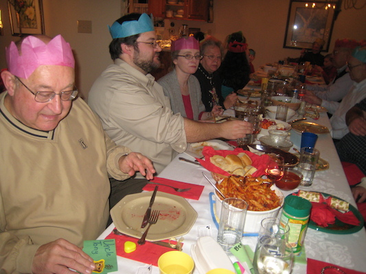 Poppy, Juj, Marie, Mary Anne, Laura, Tate, Bonnie, Noah, Ron, Bill (12-25-2009 17:54)