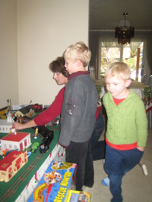 Patti, Tim and Cole playing trains (12-26-2009 13:08)