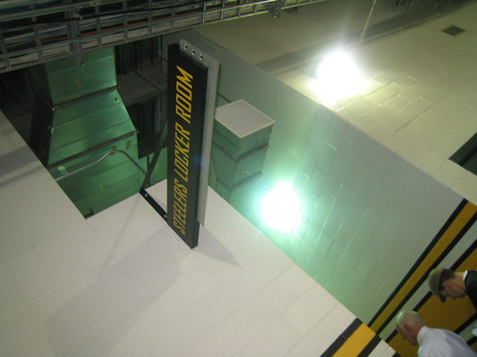 Steelers locker room (12-28-2009 14:07)