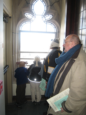 Cole, Tim, Xine and Poppy at the top of the Cathedral of Learning (12-29-2009 10:43)