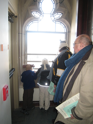 Cole, Tim, Xine and Poppy at the top of the Cathedral of Learning (12-29-2009 10:43)