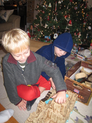 Cole and Tim unwrapping presents (01-01-2010 07:52)