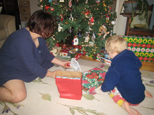 Xine and Cole unwrapping presents (01-01-2010 08:06)