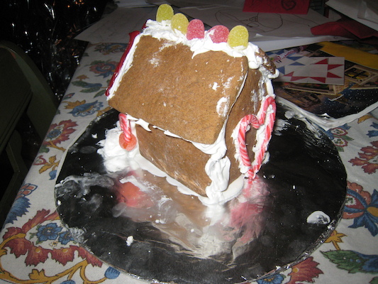 Tim's Gingerbread House (01-08-2010 17:49)