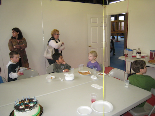 Connor, Jacob's mom, John's mom, Alex, Cole, Aram, Douglas (03-03-2010 15:02)