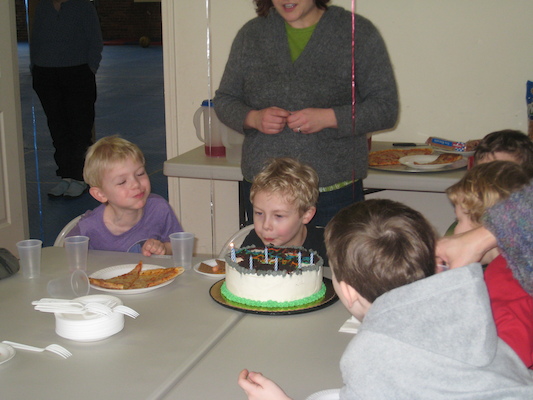 Cole, Tim blowing out candles (03-03-2010 15:05)