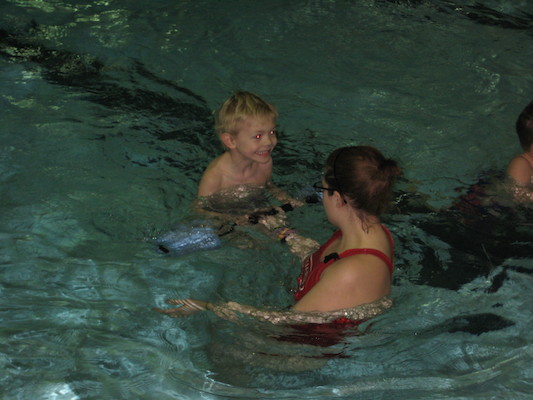 Cole swimming (03-06-2010 12:34)