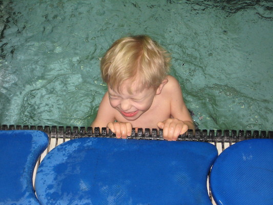 Cole swimming (03-06-2010 12:34)