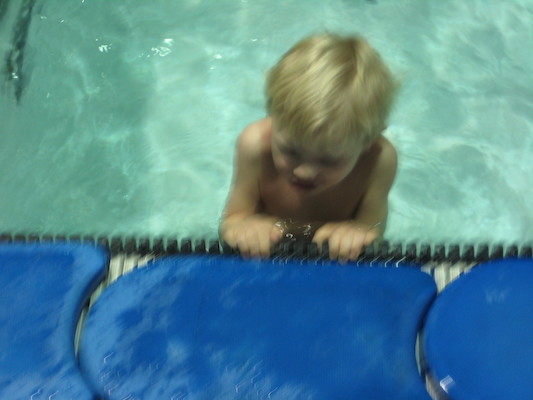 Cole swimming (03-06-2010 12:34)