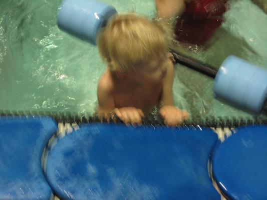 Cole swimming (03-06-2010 12:34)