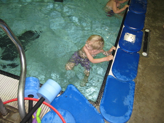 Cole swimming (03-06-2010 12:35)