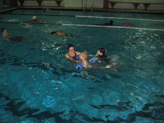 Cole swimming (03-06-2010 12:41)