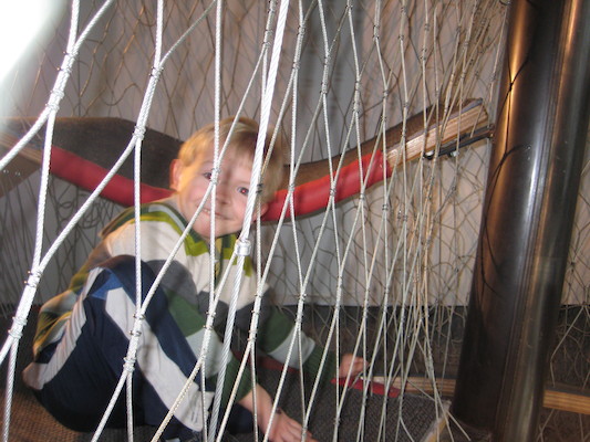Cole in the Children's museum (03-12-2010 15:01)