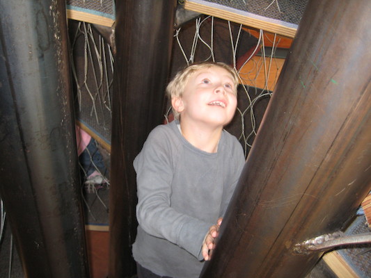 Tim at the Children's museum (03-12-2010 15:05)