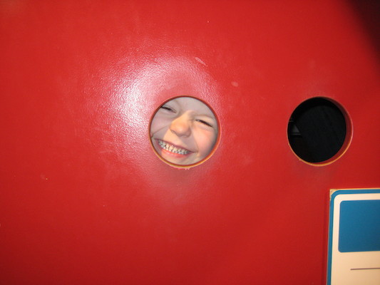 Cole peeking (03-12-2010 16:59)