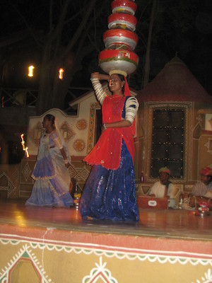Dancer with pots on her head at Chokhi Dhani (03-17-2010 09:29)