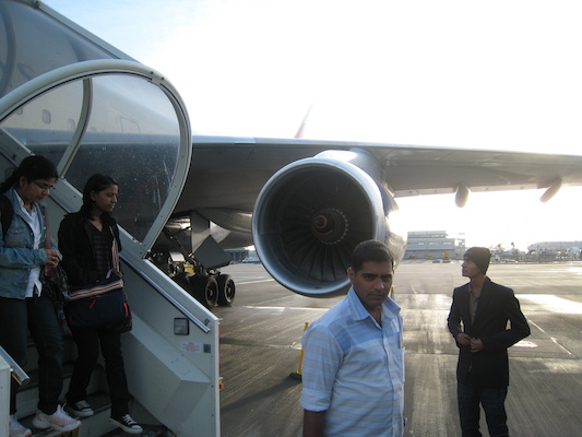 Getting off the 747 at Heathrow (03-19-2010 02:12)
