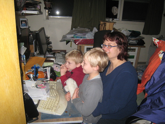 Cole, Tim and Xine at the computer (03-23-2010 19:18)