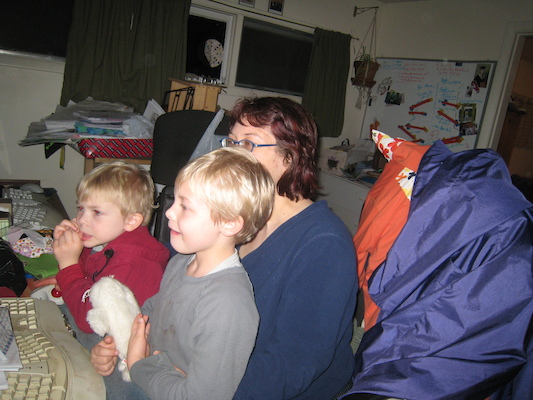 Cole, Tim and Xine at the computer (03-23-2010 19:18)