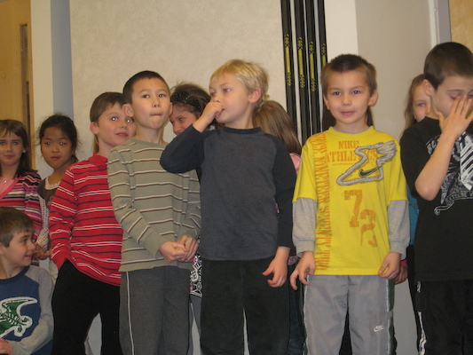 Tim and the rest of Mrs. nocera's class performing (03-26-2010 08:32)